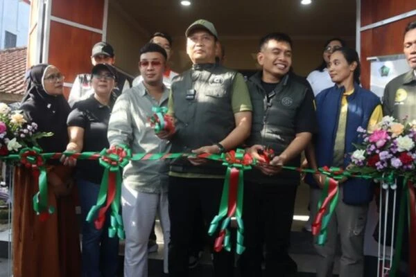 Capaian 100 hari kerja Bang Ipat, Jembrana kembali salurkan Bedah Warung Harmoni