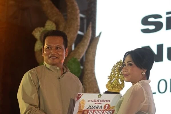 Inovasi "Double Ikat" Asal Sangkaragung Raih Anugerah Silpakara Nugraha 2026.