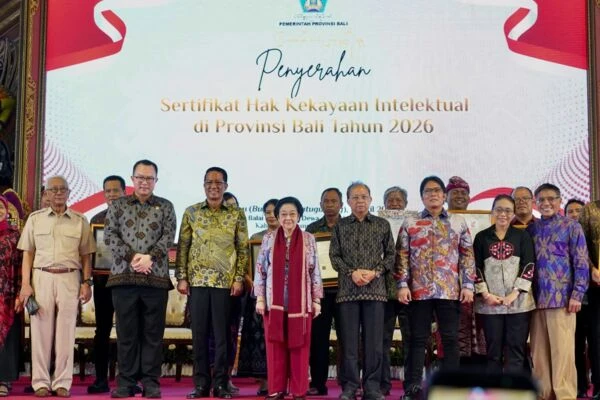 Bupati Jembrana Terima Sertifikat Hak Kekayaan Intelektual Jegog Jembrana
